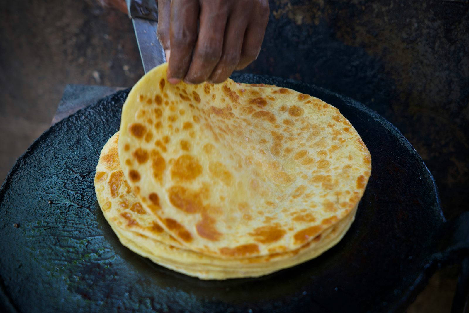 Roti canai being stretched